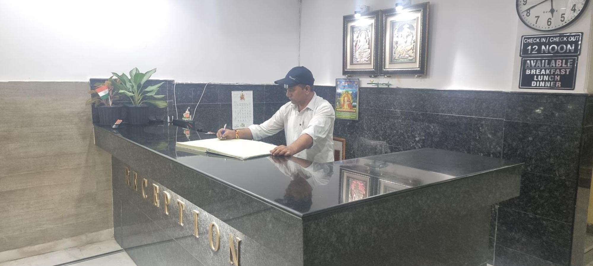 Hotel Har Ki Pauri By Around Stays Haridwār Exterior foto